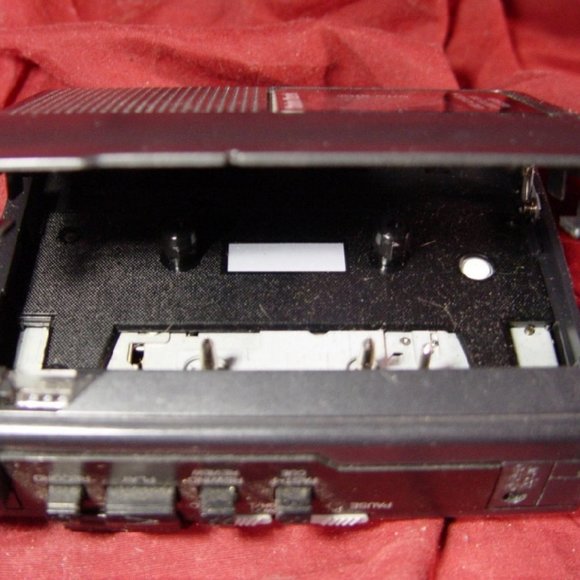 RadioShack Minisette 20 14-1055B Voice Actuated Cassette Tape Recorder W/Mic - Picture 8 of 8